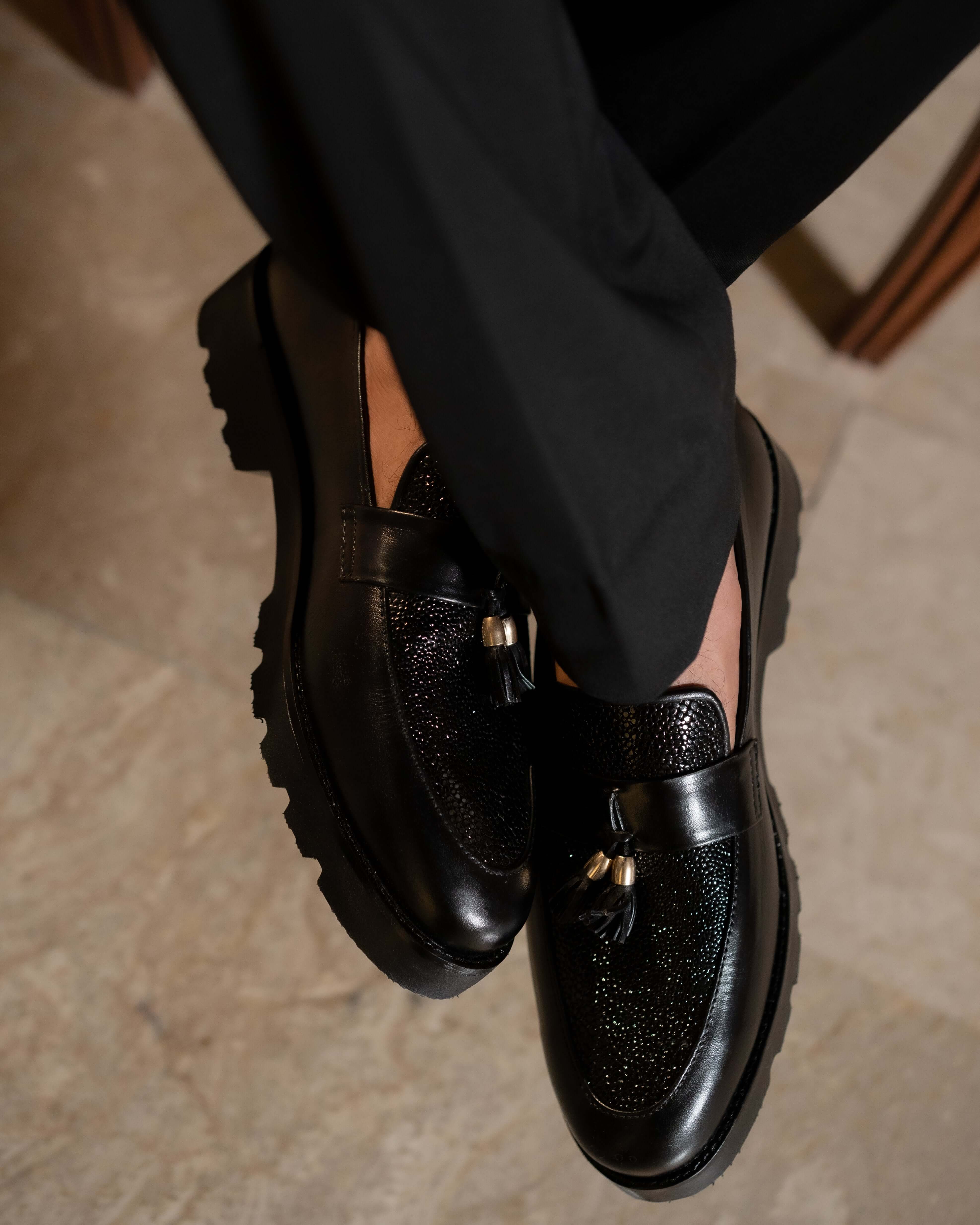 CLASSIC BLACK CALF LEATHER TASSEL LOAFERS