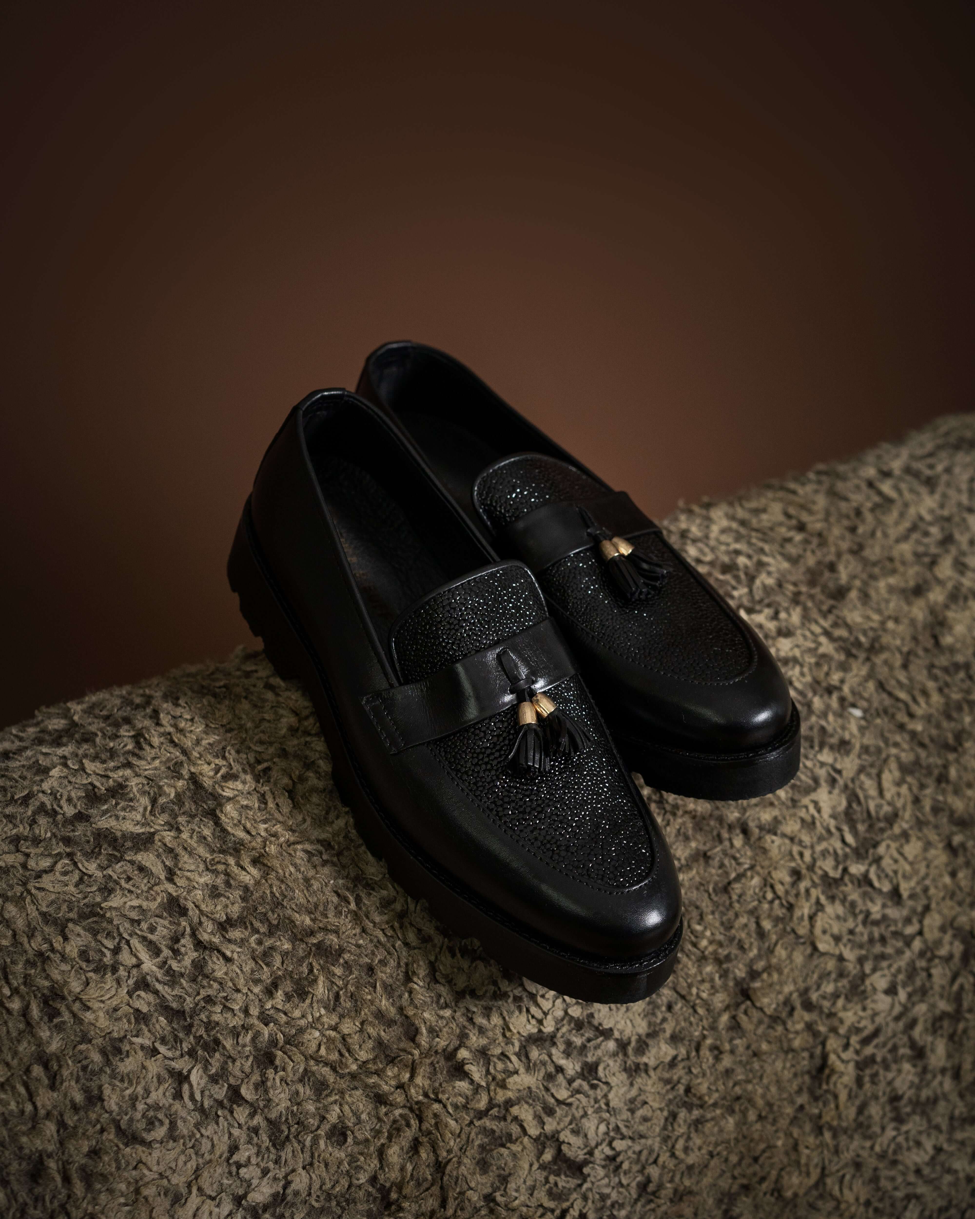 CLASSIC BLACK CALF LEATHER TASSEL LOAFERS