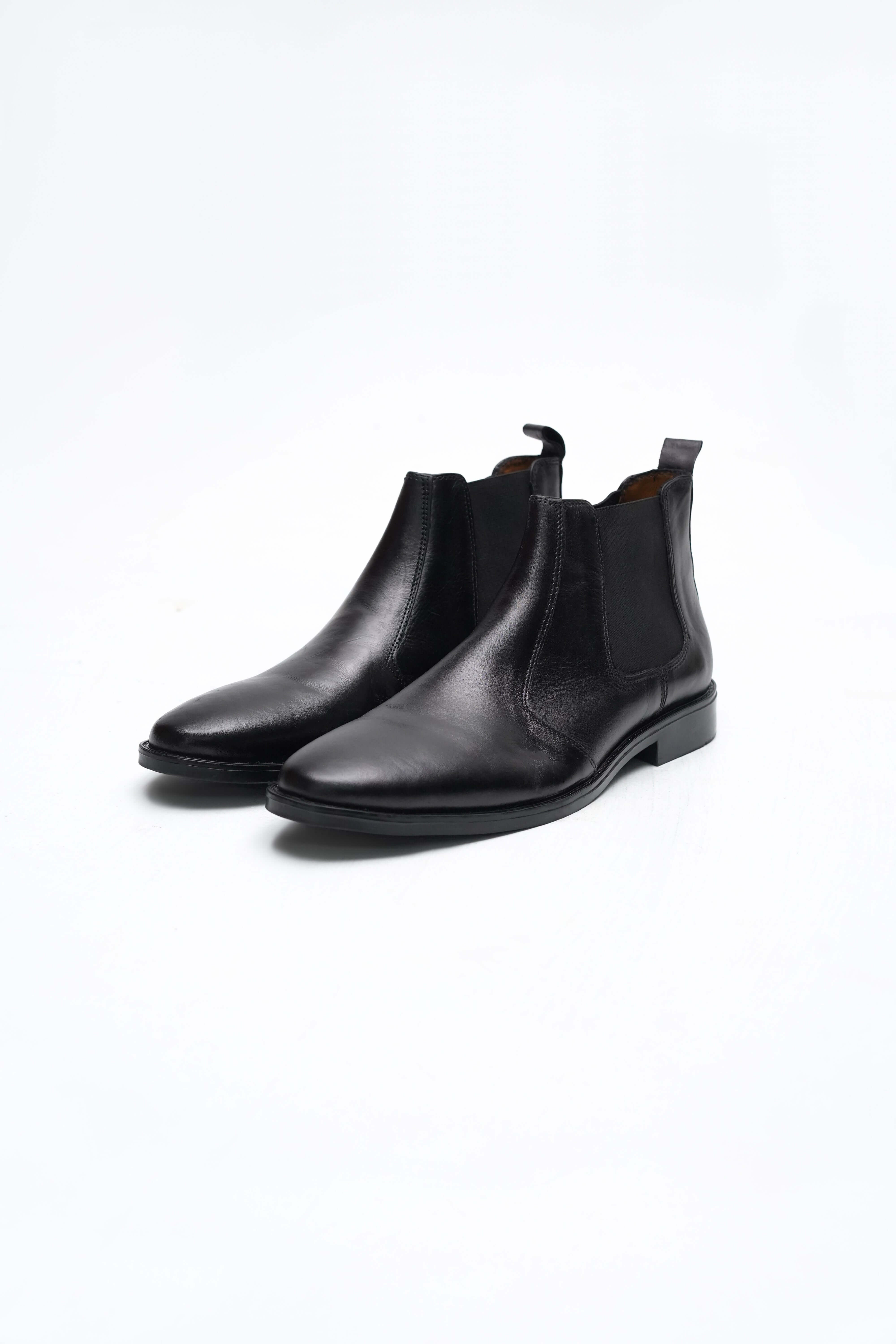 CLASSIC BLACK CALF LEATHER CHELSEA BOOTS