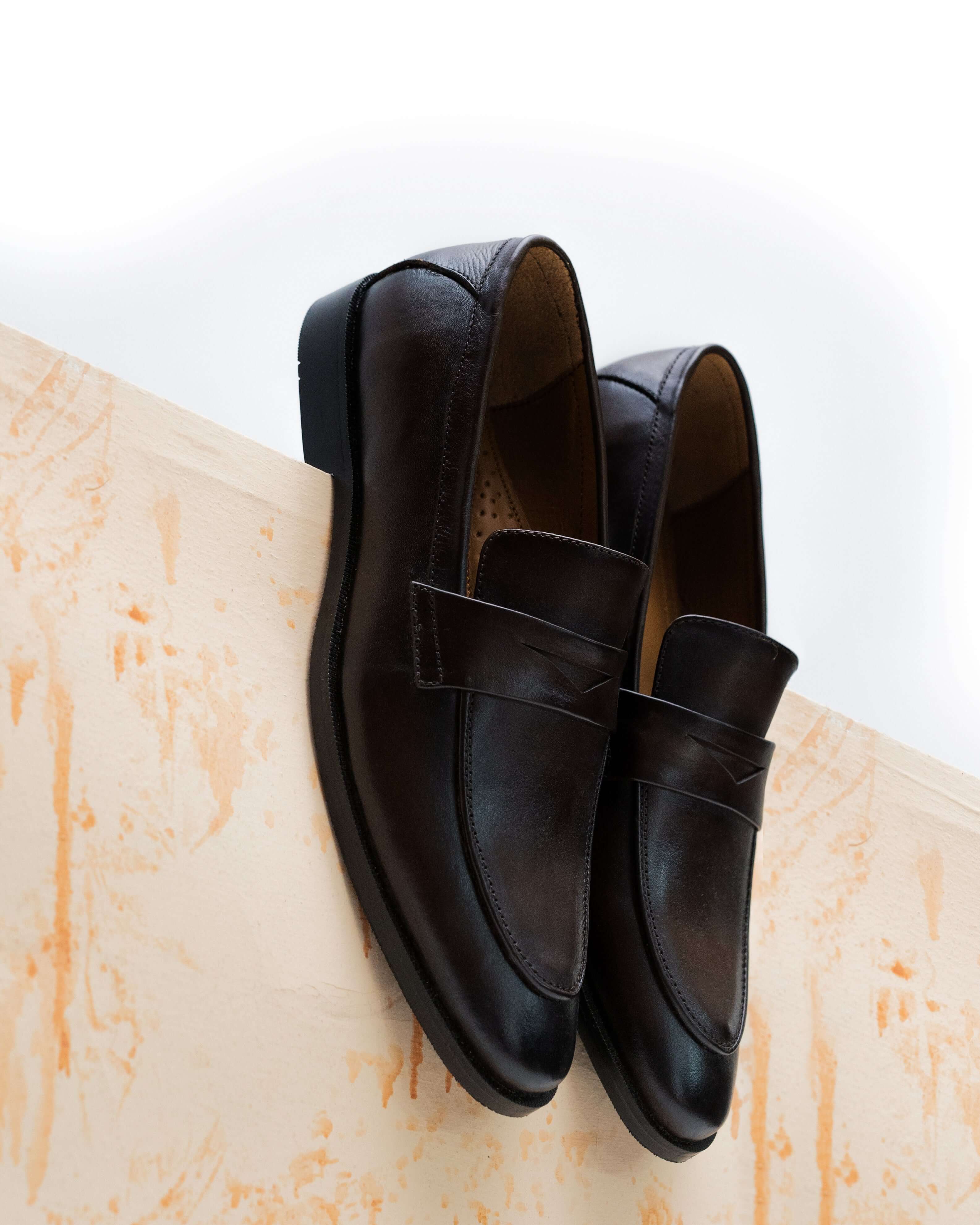 CLASSIC BLACK CALF LEATHER PENNY LOAFERS